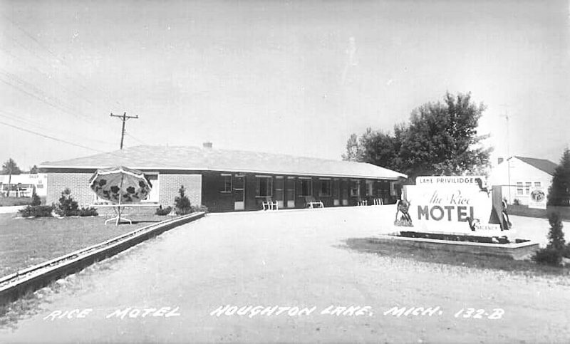 Rice Motel (South Bay Motel Apartments) - Vintage Postcard